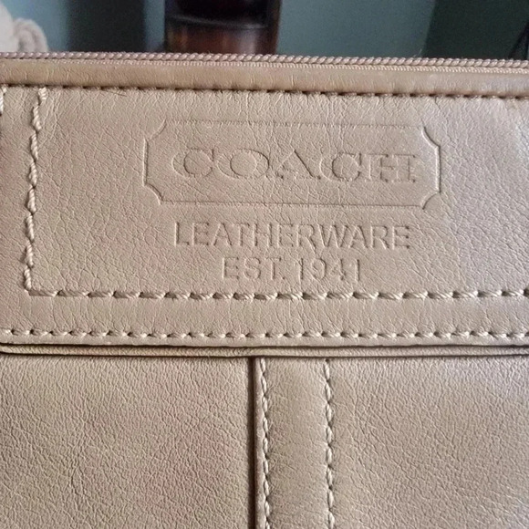 Coach Tan Leather Embossed Wristlet with Hangtag - Picture 3 of 14